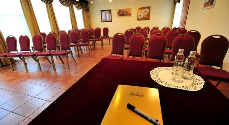 Hotel Lorenzo Krasków Eksteriør bilde